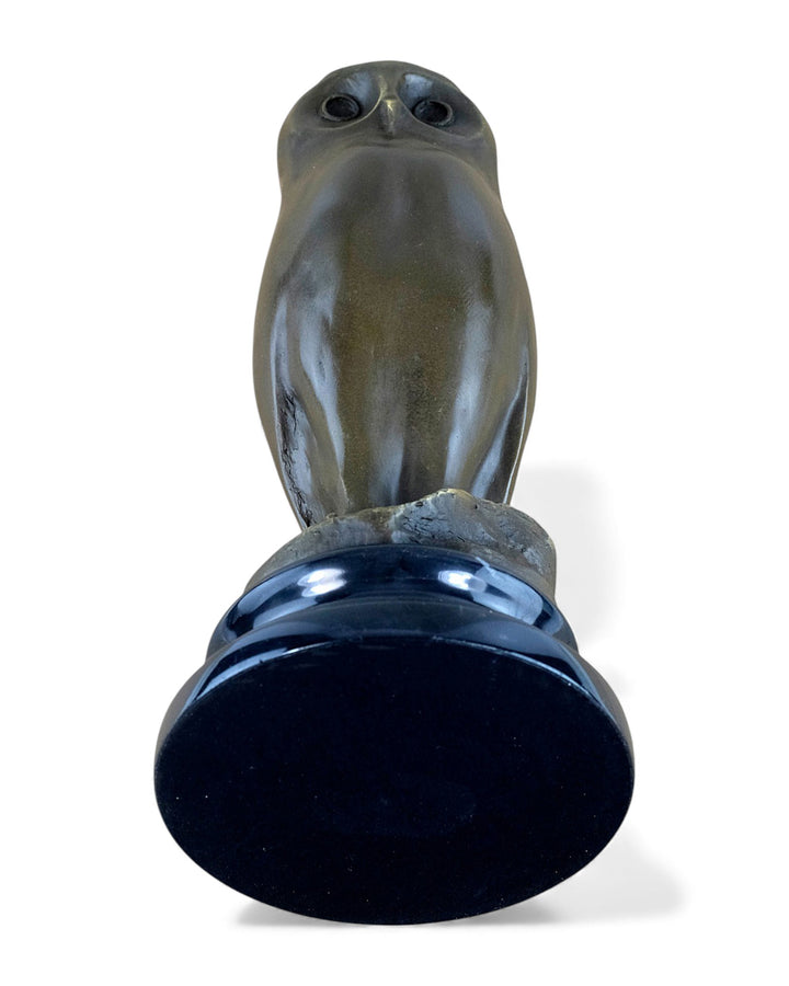 Bronzen beeld van een jonge uil