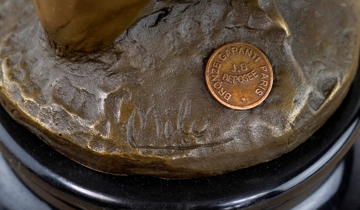 Bronzen beeld van een jonge uil