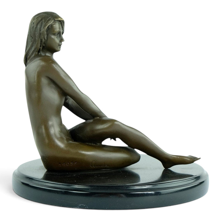 Sculpture érotique en bronze d'un nu féminin assis