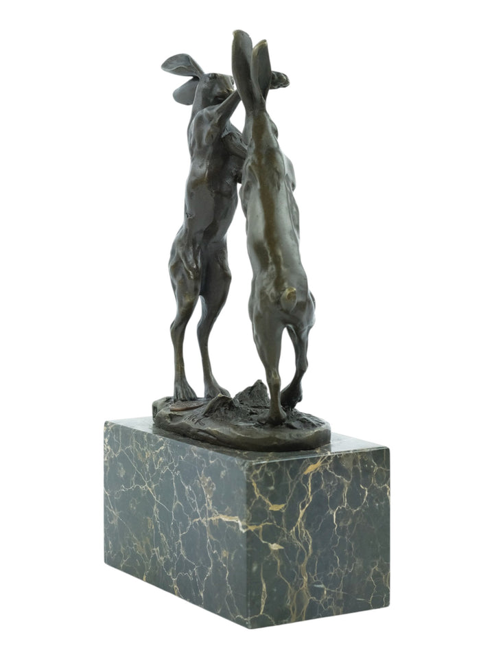 Bronzen sculptuur van twee bokshazen