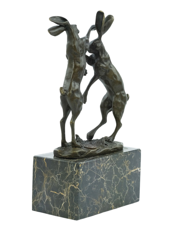 Bronzen sculptuur van twee bokshazen