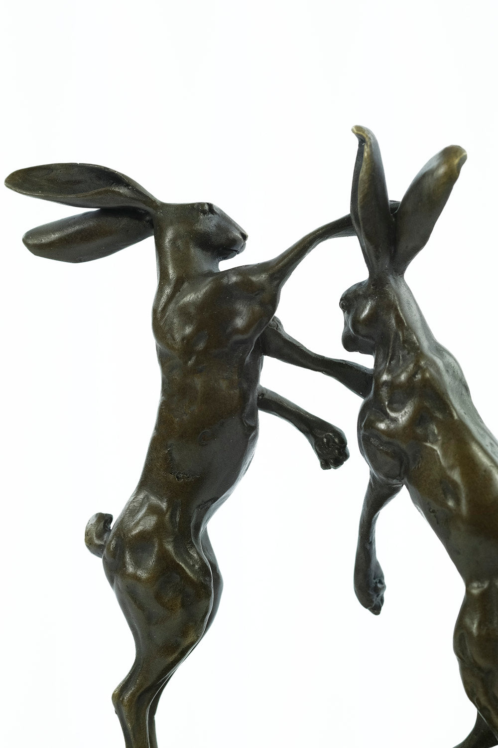 Bronzen sculptuur van twee bokshazen