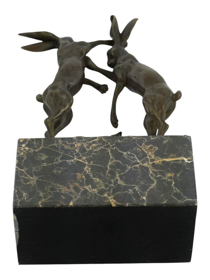 Bronzen sculptuur van twee bokshazen