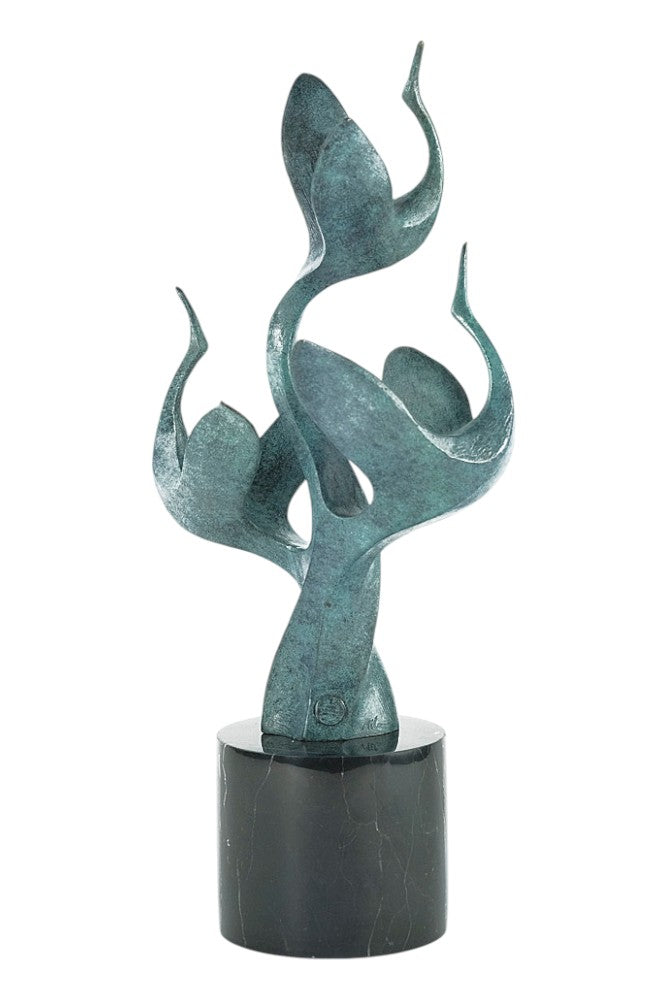 Modern bronzen beeld van vliegende kraanvogels