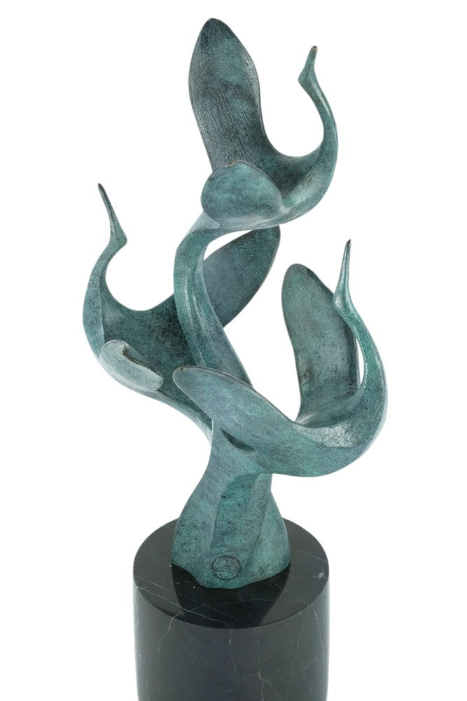 Modern bronzen beeld van vliegende kraanvogels