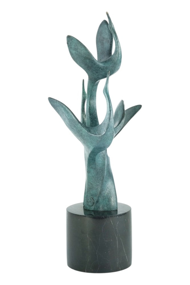 Modern bronzen beeld van vliegende kraanvogels