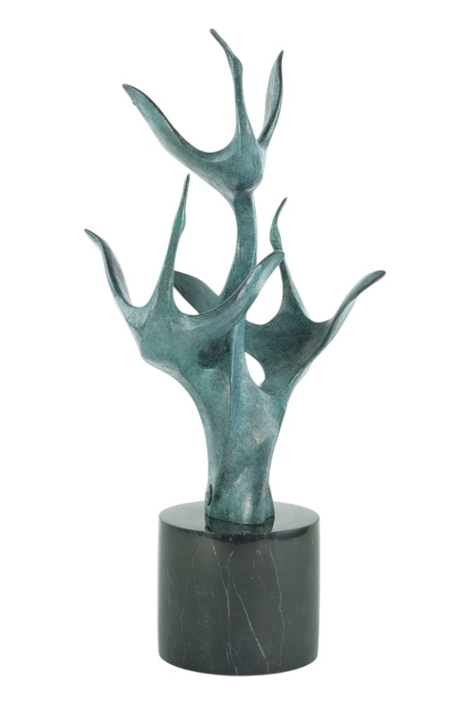 Modern bronzen beeld van vliegende kraanvogels
