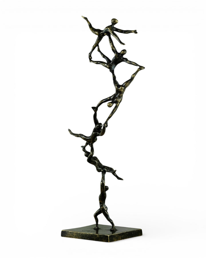 Bronzen sculptuur “Samen naar de top” van Ben Wouters 