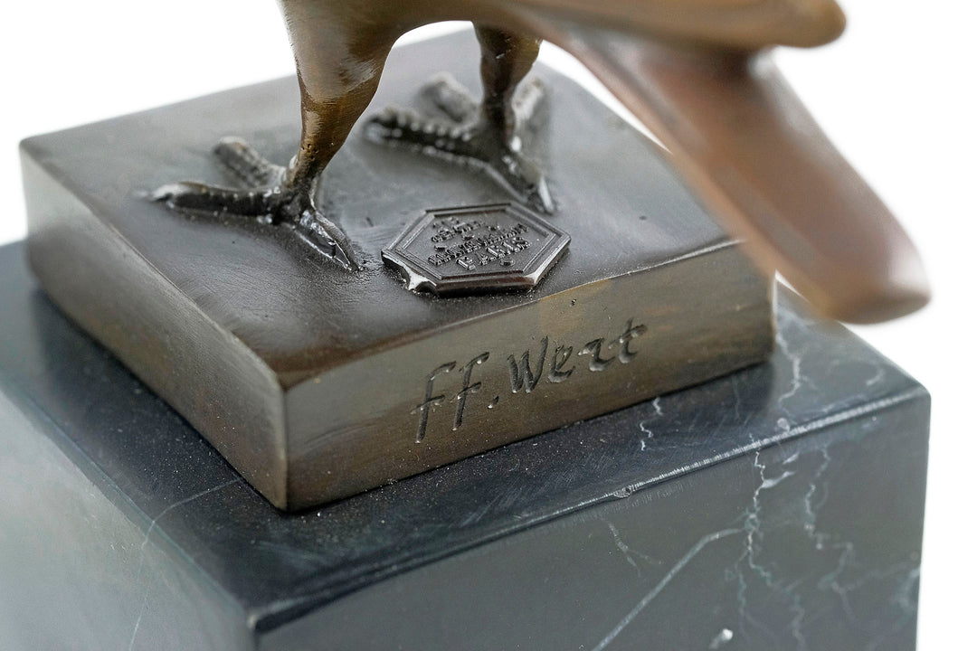 Bronze sculpture of a standing pigeon