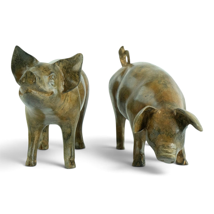 Paar bronzen biggen door Pierre Chenet