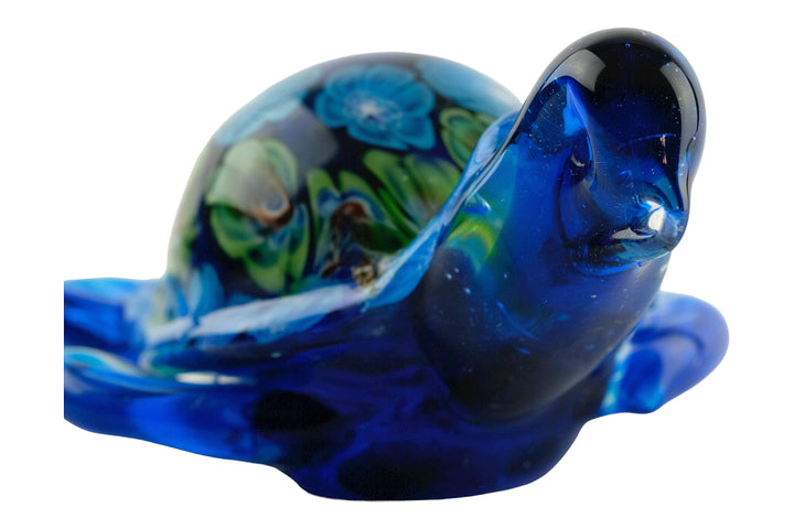 Colorful Murano glass statue of a swimming turtle, handmade decorative art, dimensions 7x13 cm.