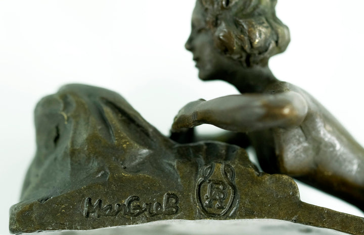 Bronzen beeld van een sater met een vrouw