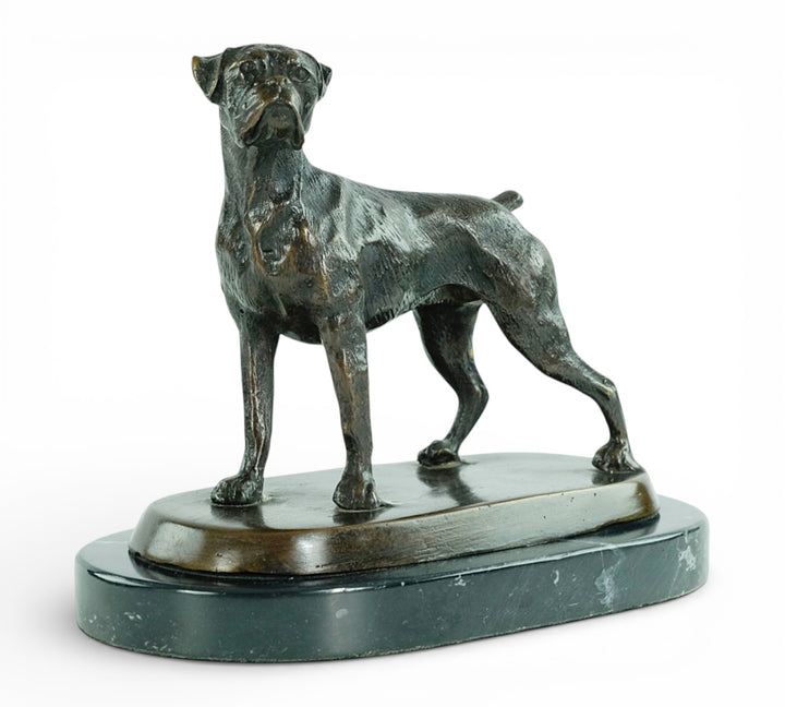 Sculpture en bronze d'un chien boxer debout