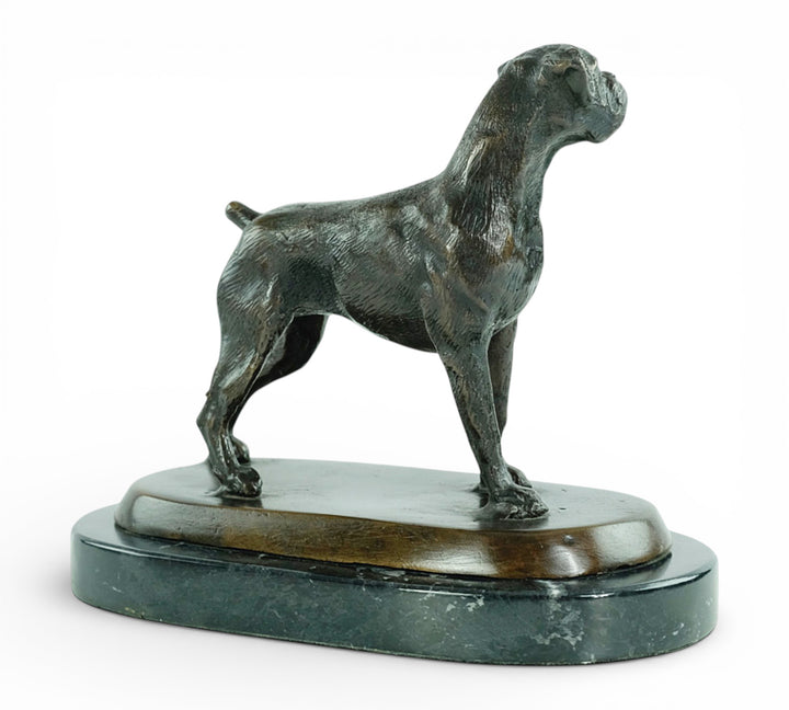 Sculpture en bronze d'un chien boxer debout