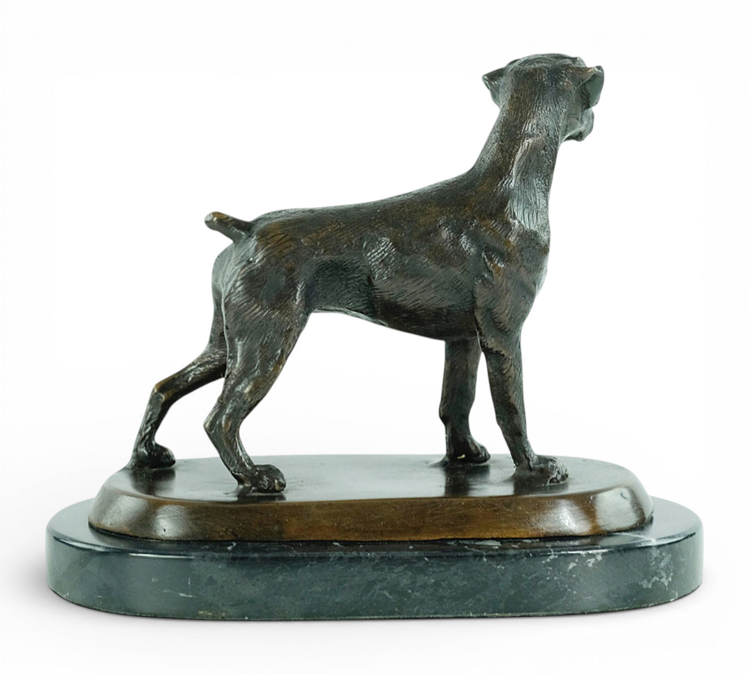 Sculpture en bronze d'un chien boxer debout
