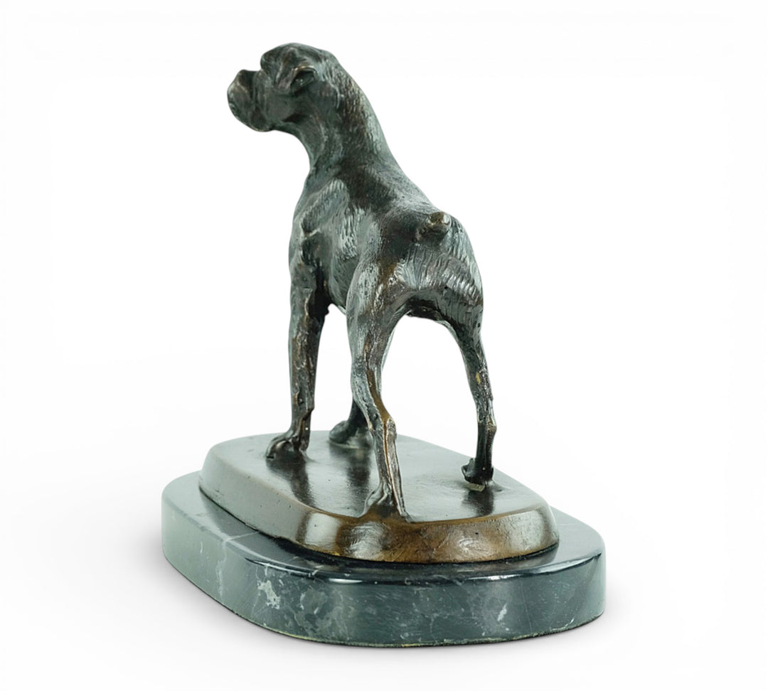 Sculpture en bronze d'un chien boxer debout