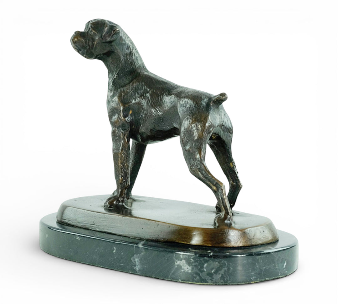 Sculpture en bronze d'un chien boxer debout