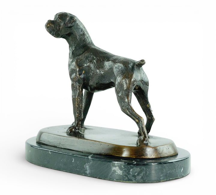 Sculpture en bronze d'un chien boxer debout