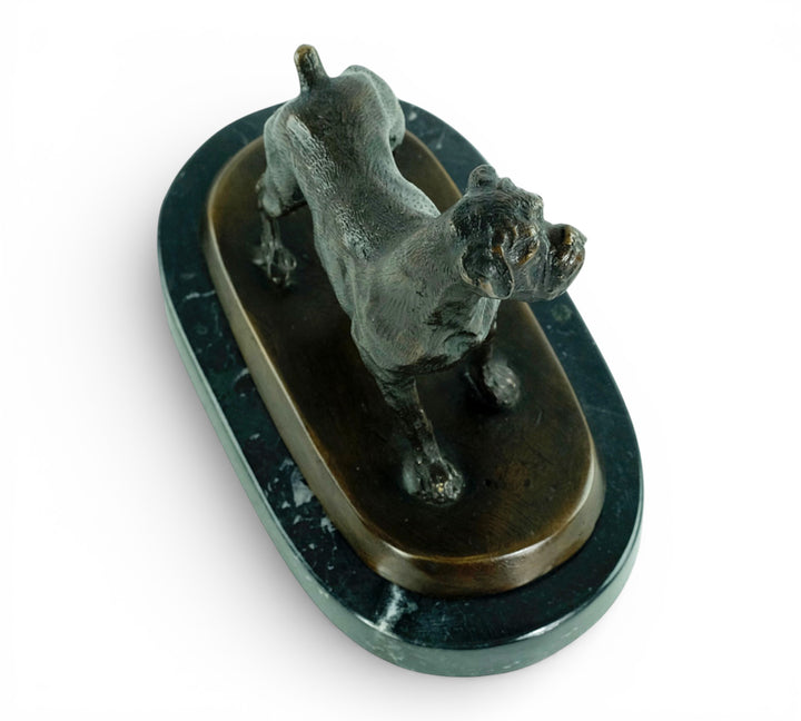 Sculpture en bronze d'un chien boxer debout