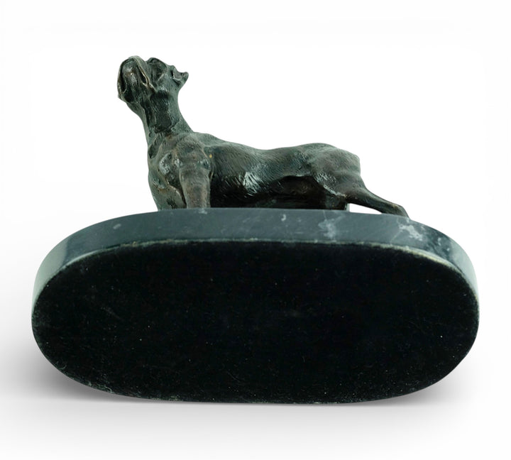 Sculpture en bronze d'un chien boxer debout