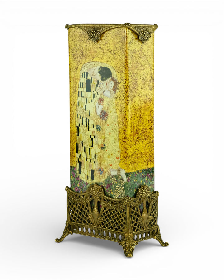 Porseleinen vaas in brons met Gustav Klimt decor