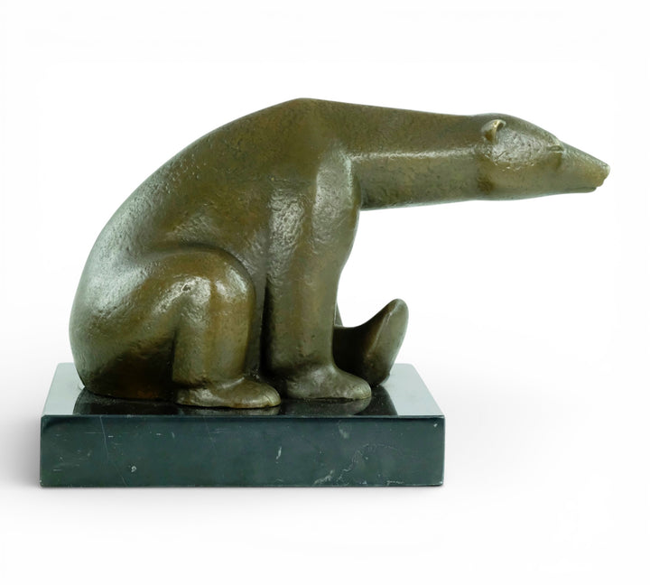 Bronzen beeld van een zittende ijsbeer