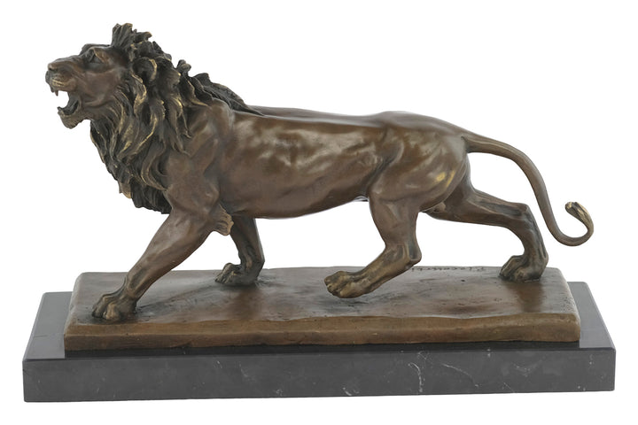 Sculpture en bronze d'un lion rugissant