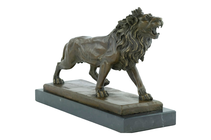 Sculpture en bronze d'un lion rugissant