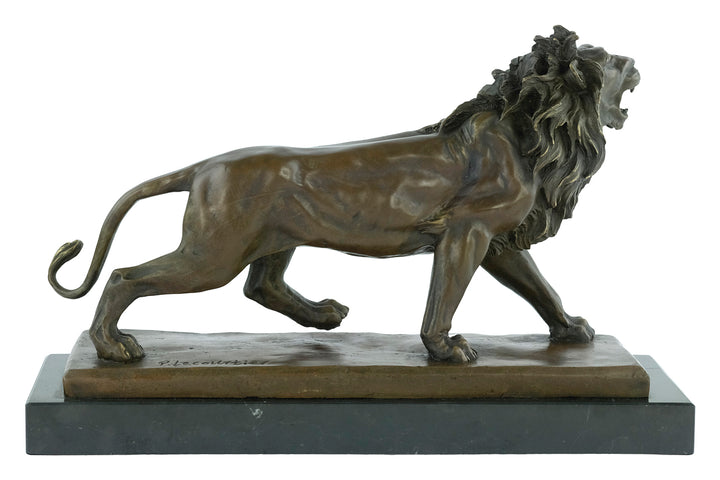 Sculpture en bronze d'un lion rugissant