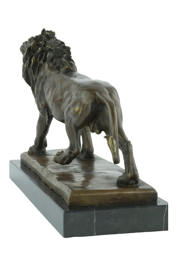 Sculpture en bronze d'un lion rugissant