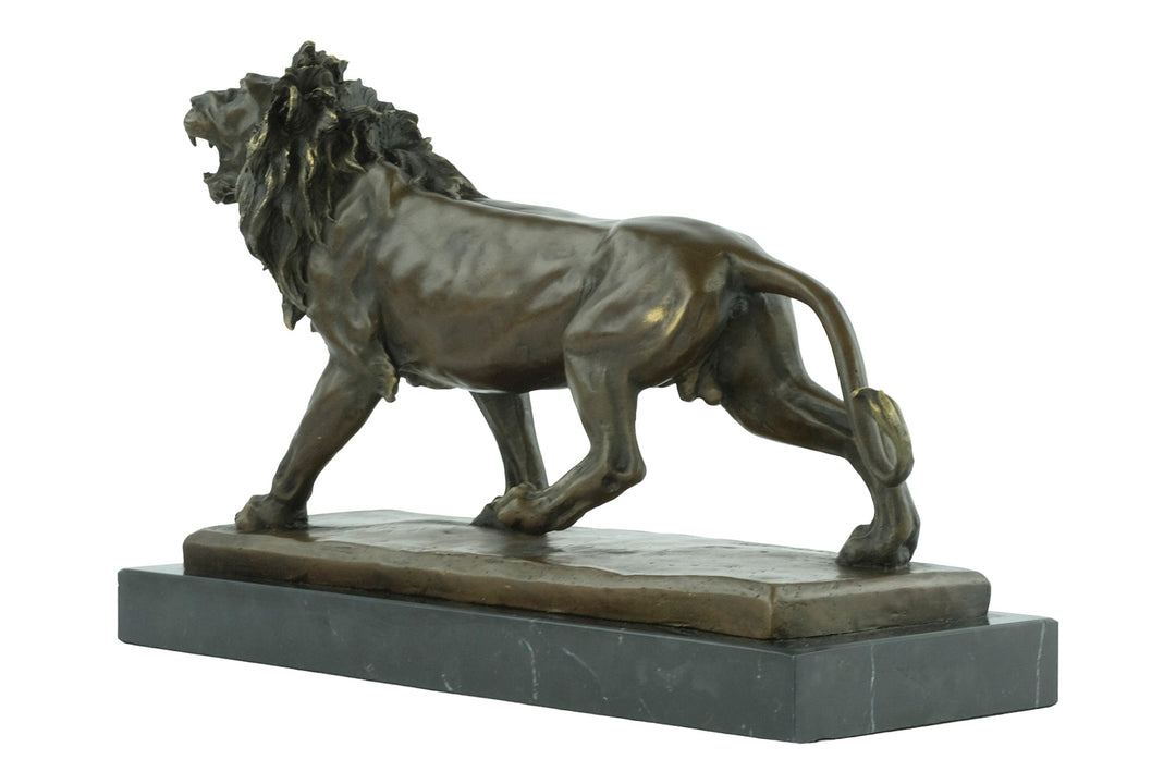 Sculpture en bronze d'un lion rugissant