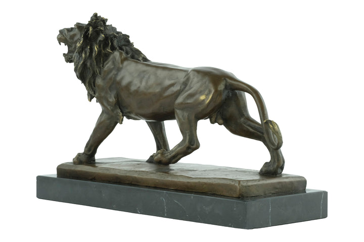 Sculpture en bronze d'un lion rugissant