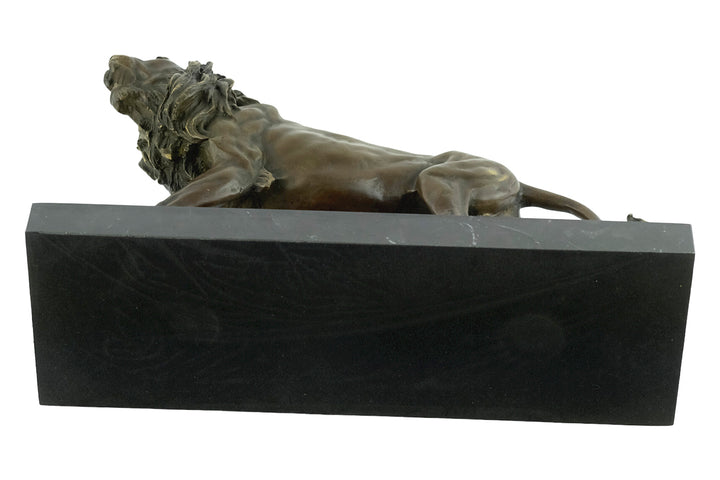 Sculpture en bronze d'un lion rugissant