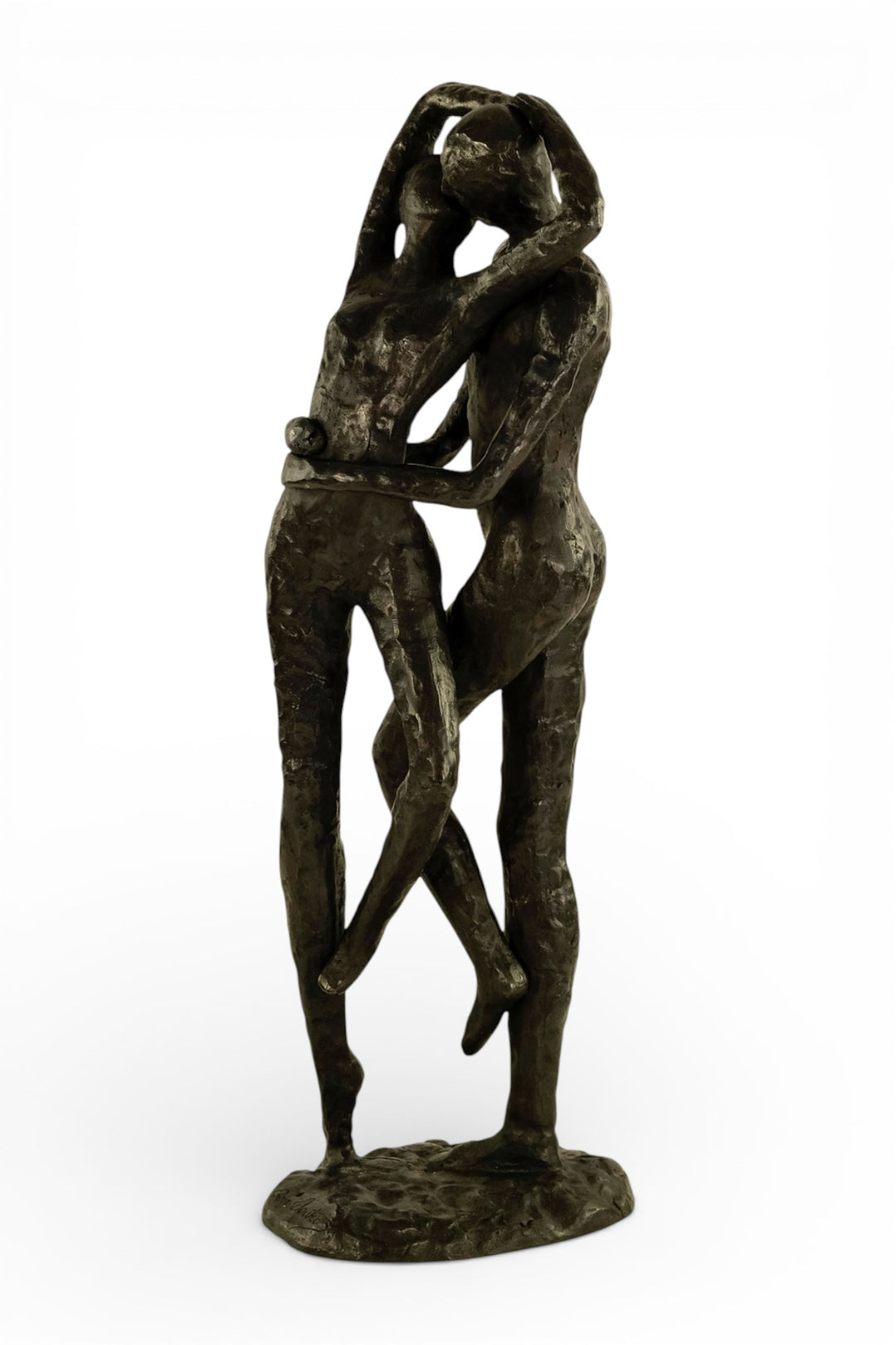 Modern bronzen beeld van een kussend paar