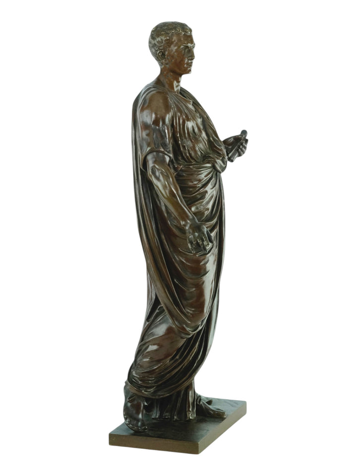 Antiek bronzen beeld van Caesar in gedrapeerde toga door Mathurin Moreau