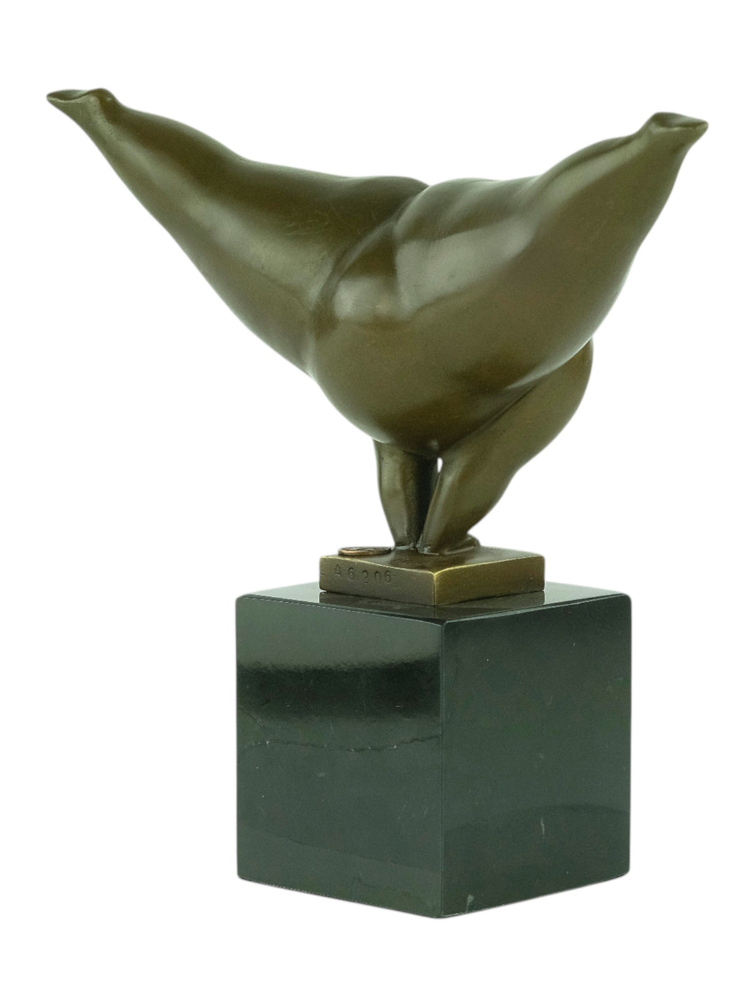 Escultura moderna de bronce de una voluptuosa mujer realizando una parada de manos - pátina marrón