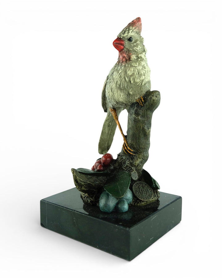 Weens bronzen beeld van een Noordelijke kardinaal vogel