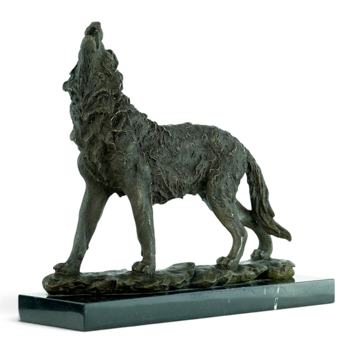 Bronzeskulptur eines heulenden Wolfes