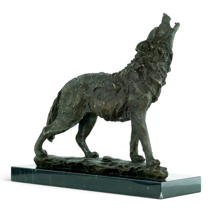 Bronzeskulptur eines heulenden Wolfes