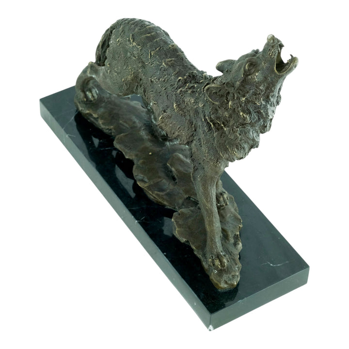 Bronzeskulptur eines heulenden Wolfes