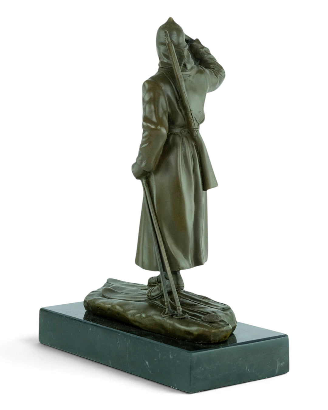 Scultura in bronzo di un soldato sugli sci