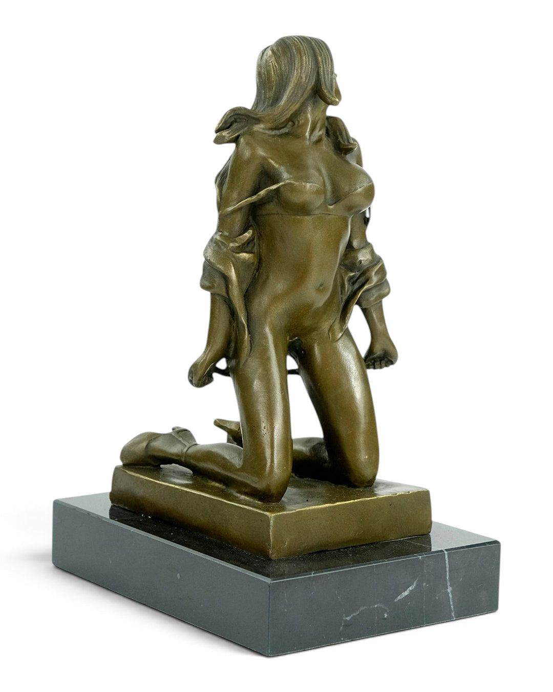 Bronzeskulptur einer verführerisch knienden Frau 