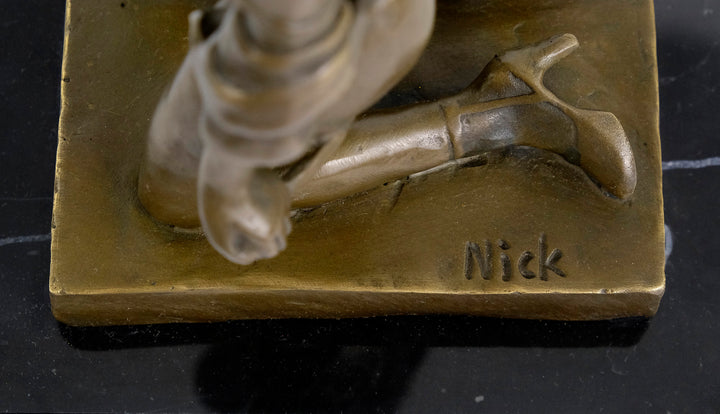 Bronzeskulptur einer verführerisch knienden Frau 