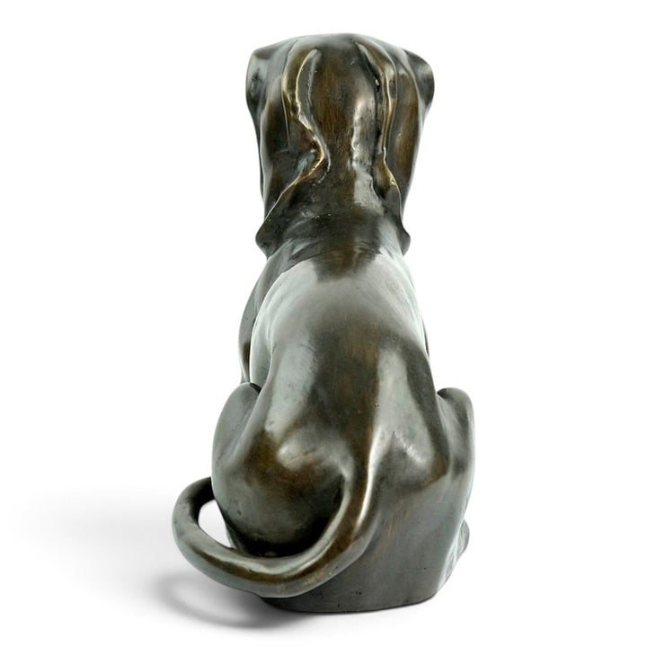 Sculpture en bronze d'un teckel assis 