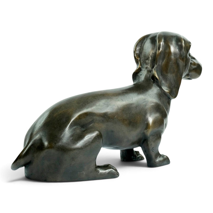Sculpture en bronze d'un teckel assis 
