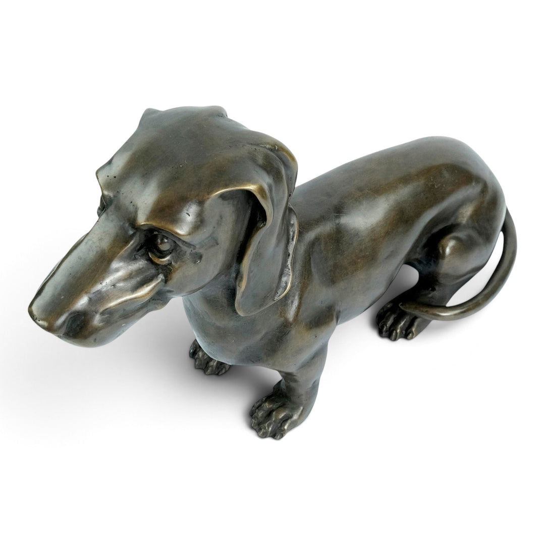 Sculpture en bronze d'un teckel assis 