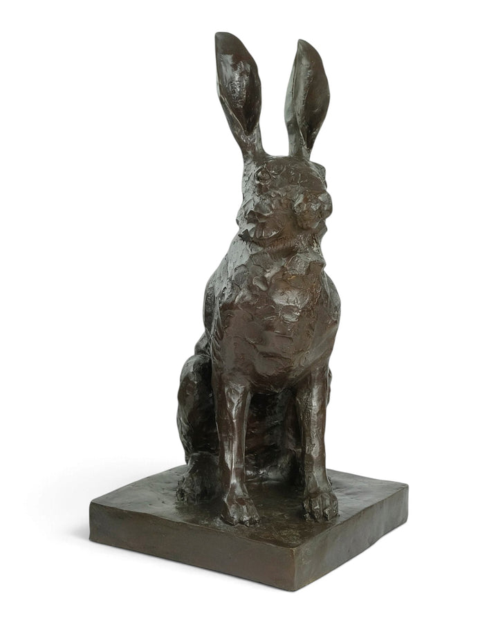 Bronzen sculptuur van een zittende haas 
