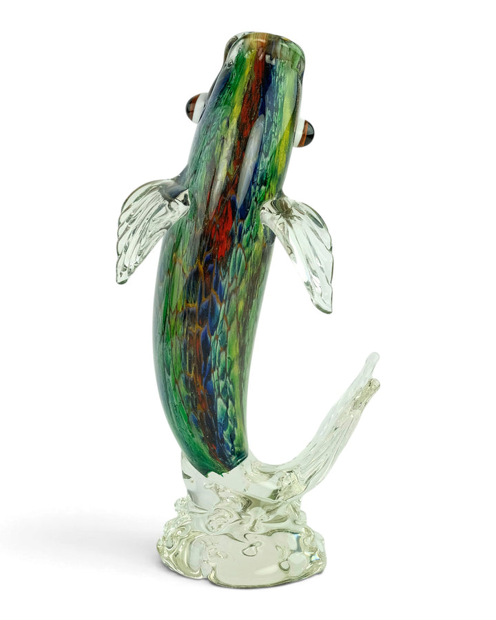 Scultura in vetro di un pesce che salta fuori dall'acqua