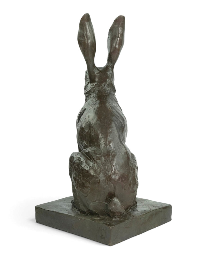 Bronzen sculptuur van een zittende haas 