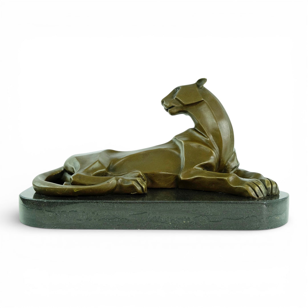 Bronzeskulptur eines liegenden Panthers im kubistischen Stil